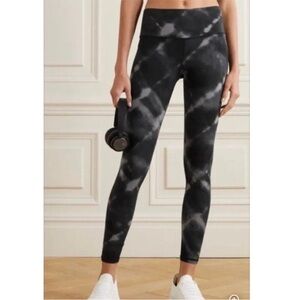 Varley Century Legging in Lolux Tie Dye Black Grey M Medium